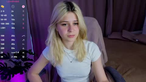 Snapshot of apheliastar chatting on 05-11-26, 04:04 ApheliaStar online show from 05-11-26, 04:04