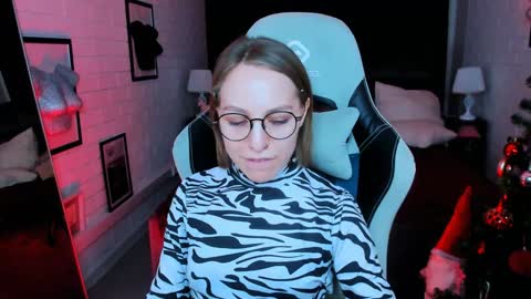 Snapshot of aphexqueen chatting on 12-06-24, 04:49 APHEX QUEEN online show from 12-06-24, 04:49