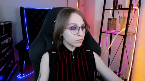 Snapshot of aphexqueen chatting on 12-08-24, 01:03 APHEX QUEEN online show from 12-08-24, 01:03