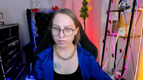 Snapshot of aphexqueen chatting on 12-14-24, 04:52 APHEX QUEEN online show from 12-14-24, 04:52