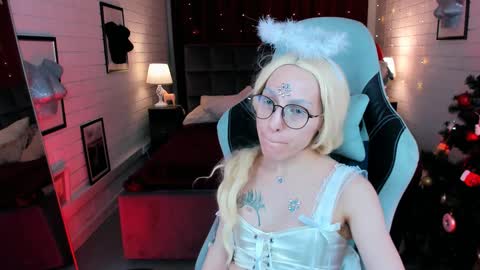 Snapshot of aphexqueen chatting on 12-23-24, 05:54 APHEX QUEEN online show from 12-23-24, 05:54