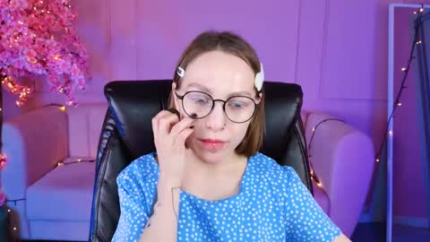 Snapshot of aphexqueen chatting on 01-19-25, 04:14 APHEX QUEEN online show from 01-19-25, 04:14