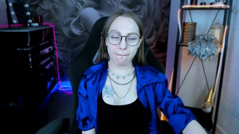 Snapshot of aphexqueen chatting on 01-24-25, 12:20 APHEX QUEEN online show from 01-24-25, 12:20