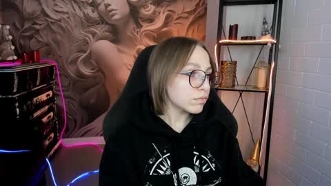 Snapshot of aphexqueen chatting on 02-02-25, 05:15 APHEX QUEEN online show from 02-02-25, 05:15