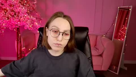 Snapshot of aphexqueen chatting on 03-07-25, 01:18 APHEX QUEEN online show from 03-07-25, 01:18