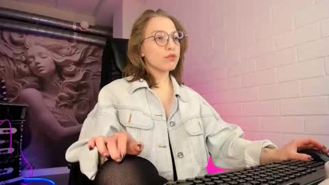 Snapshot of aphexqueen chatting on 09-19-25, 09:22 APHEX QUEEN online show from 09-19-25, 09:22