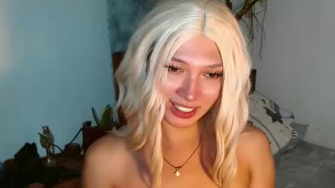 Snapshot of aphr0dite_x chatting on 12-16-24, 05:06 Roman Goddess online show from 12-16-24, 05:06