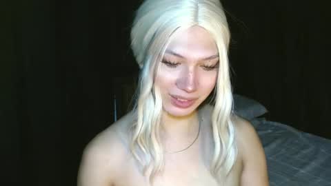 Snapshot of aphr0dite_x chatting on 12-25-24, 01:31 Roman Goddess online show from 12-25-24, 01:31