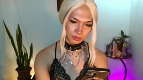 Snapshot of aphr0dite_x chatting on 01-27-25, 02:10 Roman Goddess online show from 01-27-25, 02:10