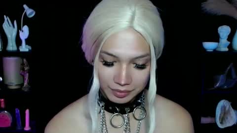 Snapshot of aphr0dite_x chatting on 02-24-25, 03:12 Roman Goddess online show from 02-24-25, 03:12