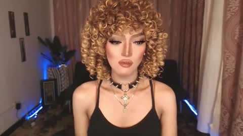 Snapshot of aphrodite_may chatting on 09-16-25, 08:10 kathryn online show from 09-16-25, 08:10