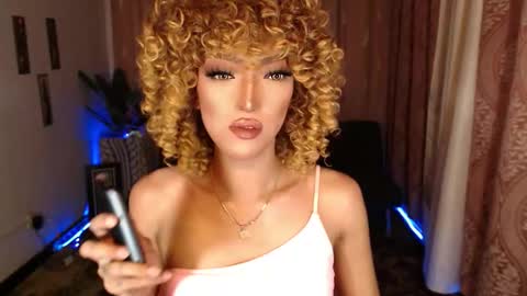 Snapshot of aphrodite_may chatting on 09-17-25, 08:54 kathryn online show from 09-17-25, 08:54