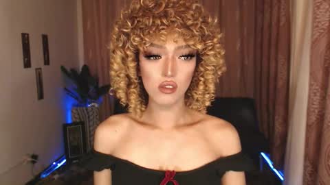 Snapshot of aphrodite_may chatting on 09-22-25, 11:29 kathryn online show from 09-22-25, 11:29