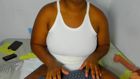 Snapshot of aphrodites_ass chatting on 05-11-26, 06:30 Tati Colombian online show from 05-11-26, 06:30