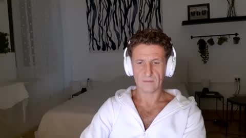 Snapshot of apollobest77 chatting on 12-19-24, 09:28 apollobest77 online show from 12-19-24, 09:28