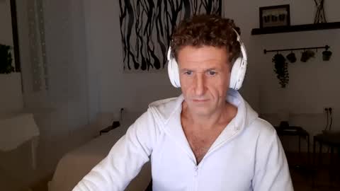 Snapshot of apollobest77 chatting on 12-20-24, 12:30 apollobest77 online show from 12-20-24, 12:30