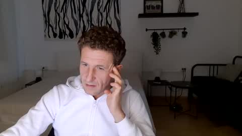 Snapshot of apollobest77 chatting on 12-21-24, 07:38 apollobest77 online show from 12-21-24, 07:38