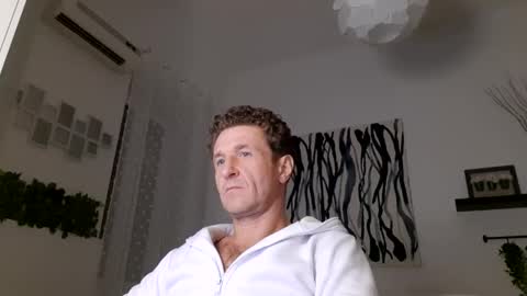 Snapshot of apollobest77 chatting on 01-11-25, 09:46 apollobest77 online show from 01-11-25, 09:46