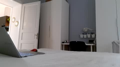 Snapshot of apollobest77 chatting on 10-20-25, 11:43 apollobest77 online show from 10-20-25, 11:43