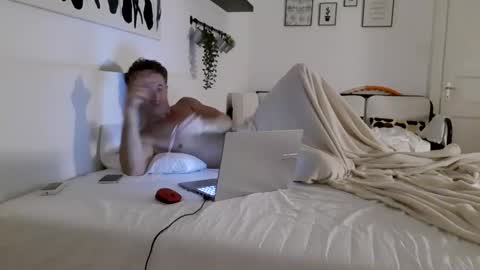 Snapshot of apollobest77 chatting on 10-29-25, 05:36 apollobest77 online show from 10-29-25, 05:36