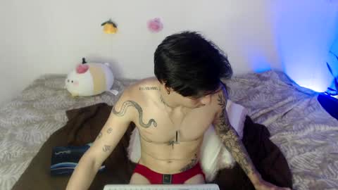 Snapshot of apolo01_ chatting on 12-01-24, 04:29 Apolo online show from 12-01-24, 04:29