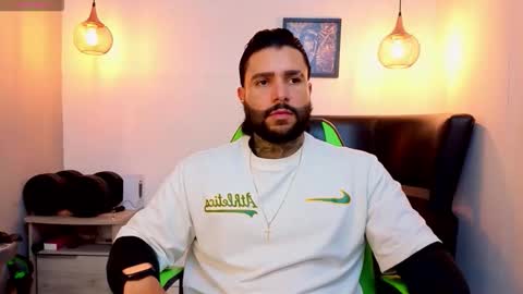 Snapshot of apolo_ryder chatting on 05-11-26, 10:18 APOLO online show from 05-11-26, 10:18