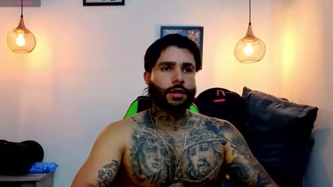 Snapshot of apolo_ryder chatting on 05-19-26, 11:33 APOLO online show from 05-19-26, 11:33