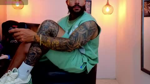 Snapshot of apolo_ryder chatting on 05-28-26, 09:45 APOLO online show from 05-28-26, 09:45