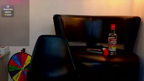 Snapshot of apolo_ryder chatting on 06-17-26, 05:58 APOLO online show from 06-17-26, 05:58