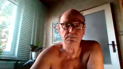 Snapshot of apony58 chatting on 11-04-25, 06:01 Adam online show from 11-04-25, 06:01