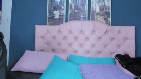 Snapshot of applehot_lr chatting on 09-19-25, 02:02 sofi y kevin online show from 09-19-25, 02:02