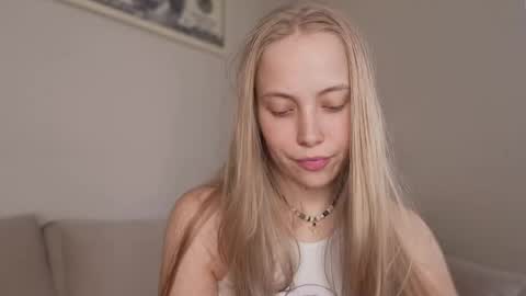 Snapshot of appr0ved chatting on 05-31-26, 04:14 REYNA my friend online show from 05-31-26, 04:14