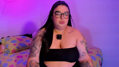 Snapshot of apriilpeach_ chatting on 11-10-25, 11:37 Maria online show from 11-10-25, 11:37