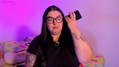 Snapshot of apriilpeach_ chatting on 11-12-25, 10:52 Maria online show from 11-12-25, 10:52