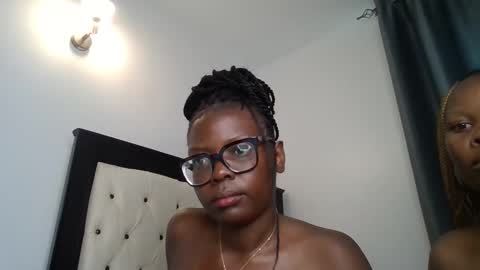 Snapshot of april_scovia chatting on 11-30-25, 01:26 April online show from 11-30-25, 01:26