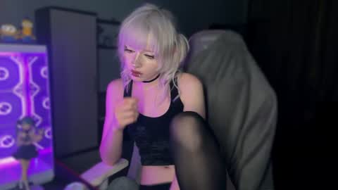 Snapshot of aprilcutie chatting on 07-16-26, 08:48 april online show from 07-16-26, 08:48