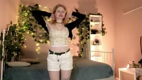 Snapshot of aprilgreeen chatting on 04-19-26, 08:44 Hazy online show from 04-19-26, 08:44