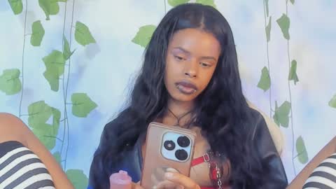 Snapshot of aprillebony chatting on 01-21-25, 08:54 APRIL online show from 01-21-25, 08:54