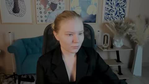 Snapshot of aprilserenity chatting on 10-24-25, 02:30 April. All year round.  online show from 10-24-25, 02:30