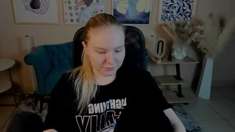 Snapshot of aprilserenity chatting on 10-25-25, 02:19 April. All year round.  online show from 10-25-25, 02:19