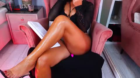 AQueenMonica online show from 09-18-25, 01:57