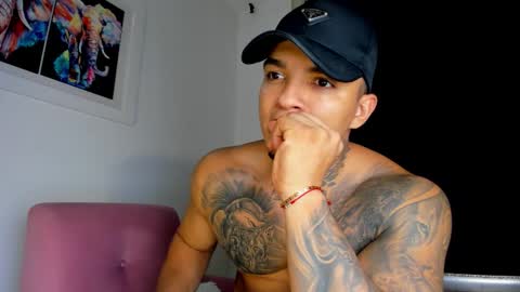 Snapshot of aquiles_elpapi chatting on 10-06-25, 01:47 AquilesElpapi online show from 10-06-25, 01:47
