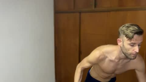 Snapshot of aquilesmade chatting on 12-18-24, 02:38 Aquilesmade online show from 12-18-24, 02:38