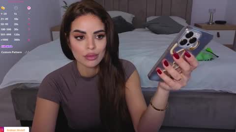 Snapshot of arabian_beautyy chatting on 11-08-25, 11:54 IsaBella online show from 11-08-25, 11:54