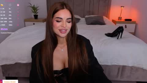 Snapshot of arabian_beautyy chatting on 11-14-25, 09:19 IsaBella online show from 11-14-25, 09:19