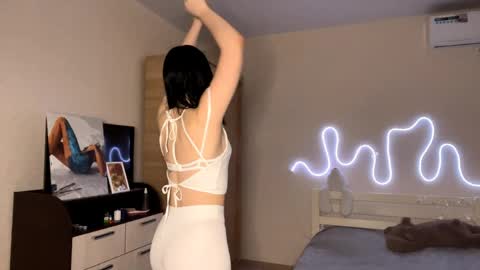 Emi online show from 03-31-26, 03:56