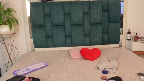 Snapshot of aradia_01 chatting on 05-20-26, 01:23 online show from 05-20-26, 01:23