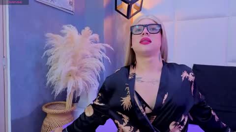 Aranza online show from 04-25-26, 01:52