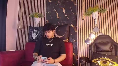 Snapshot of arcano__rh chatting on 05-11-26, 11:49 Loki online show from 05-11-26, 11:49
