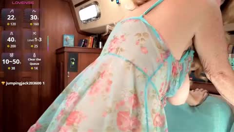 Snapshot of areolasky chatting on 09-11-25, 06:08 Areola Sky online show from 09-11-25, 06:08